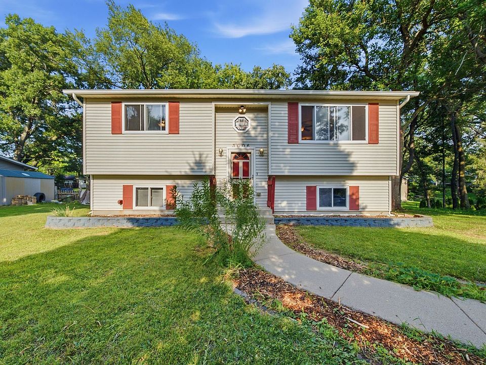1st image of 3006 E Hickory Dr