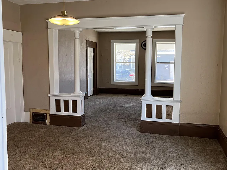 32 N Washington St — Photo 7