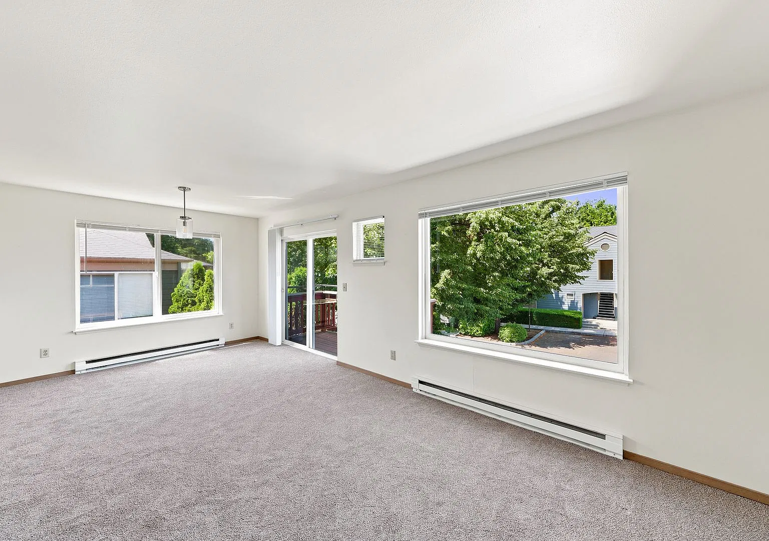 2 Bed 1 Bath - Pet Friendly - Central Location - Near Shopping - NAS Whidbey — Photo 2