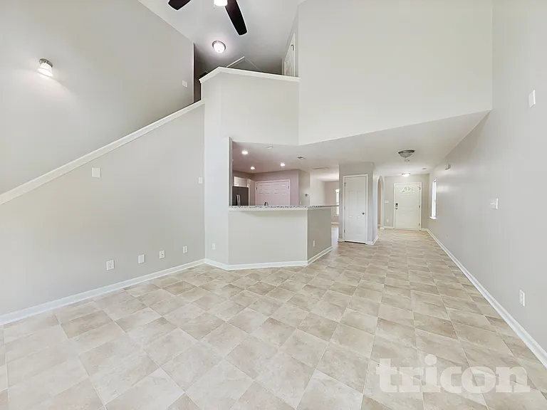 910 Statler Dr — Photo 2