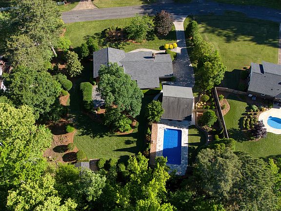4th image of 204 Green View Rd SW