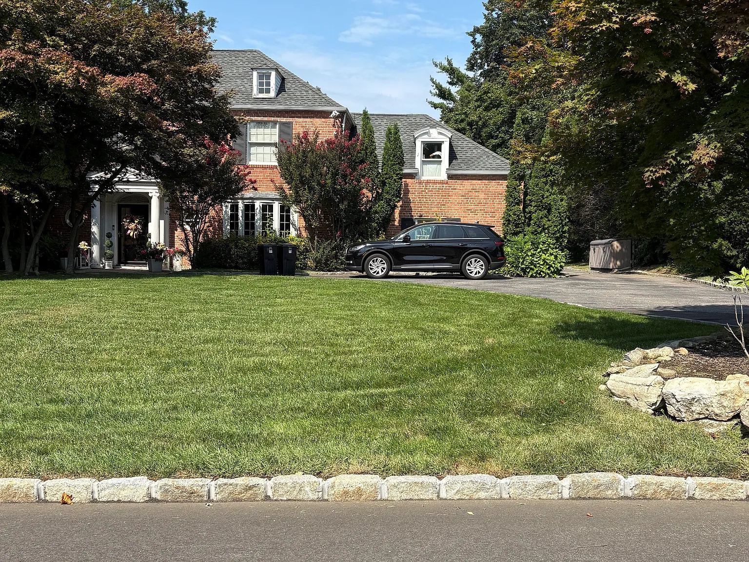 4 bed, 3.5 bath, 4433 sqft, $13,000 — Photo 1