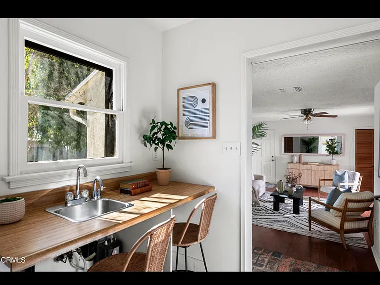 1563 Valencia Ave — Photo 30