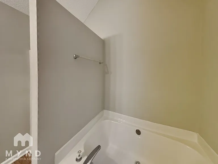 1013 Vineyard Walk — Photo 15