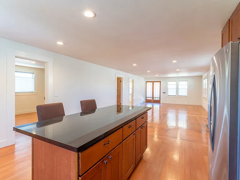 138 N Lincoln St — Photo 7