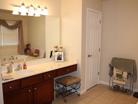 Master bath (separate vanities)