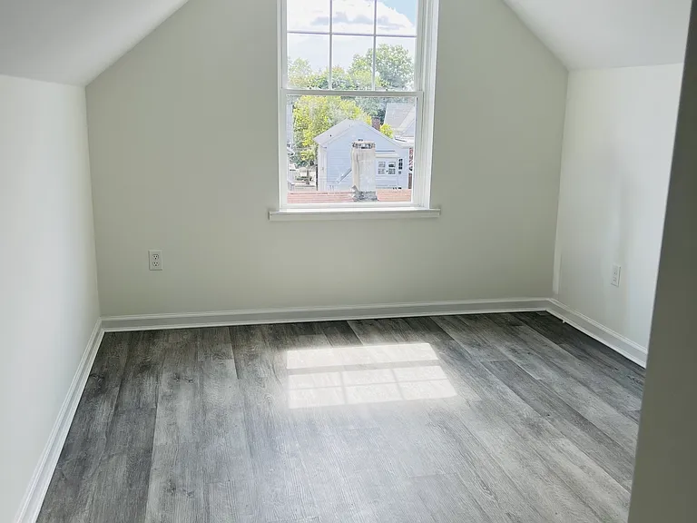 27 Pearl St #4 — Photo 6