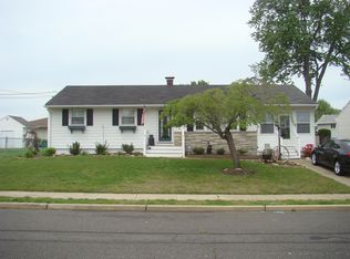 8 Bolton Rd, Hamilton, NJ 08610