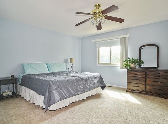 5th image of 377 E Forest Knoll Dr