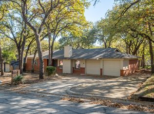 609 Oakwood Ave, Hurst, TX 76053