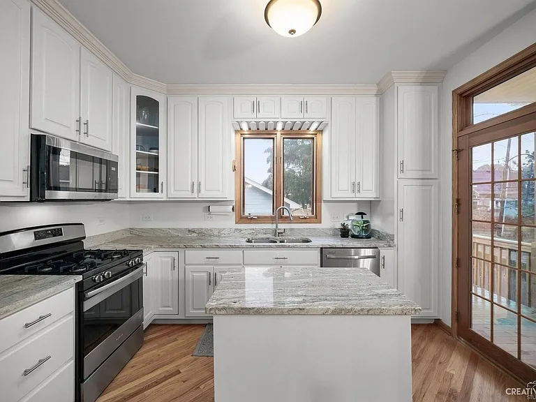 320 N Wright St — Photo 9