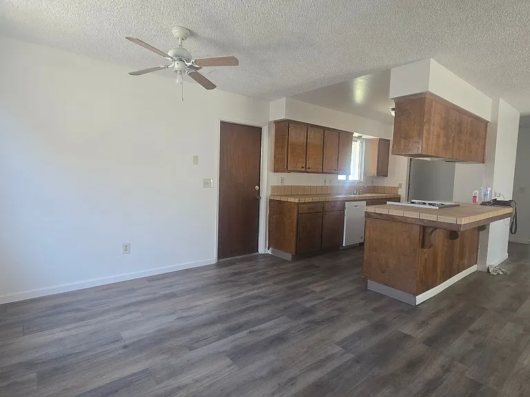 2146 Neill Way — Photo 5