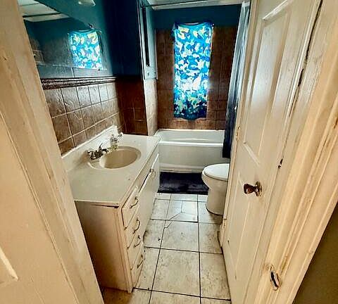 3rd image of 4501 Payne St