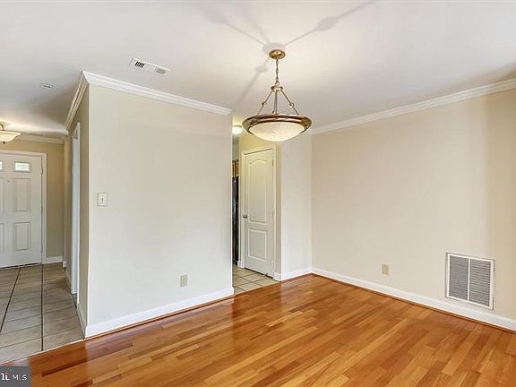 3rd image of 4053 Chesterwood Dr