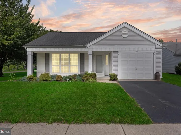 20 Newbury Dr, Southampton, NJ 08088