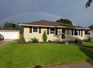 2700 N Lillian Ct, Appleton, WI 54911