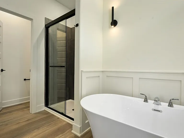 100 & 102 Amberwood Ct — Photo 14