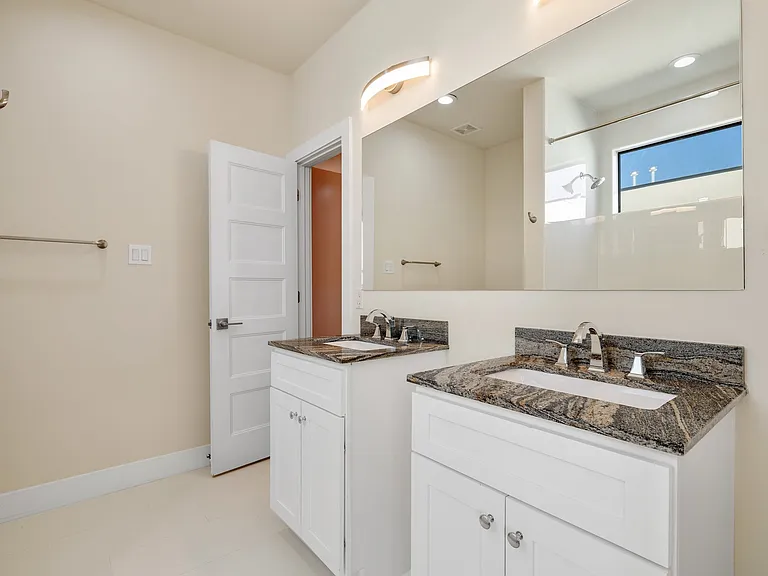 6449 Royalton Dr — Photo 33