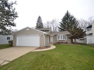 1563 S Tyler Rd, St Charles, IL 60174