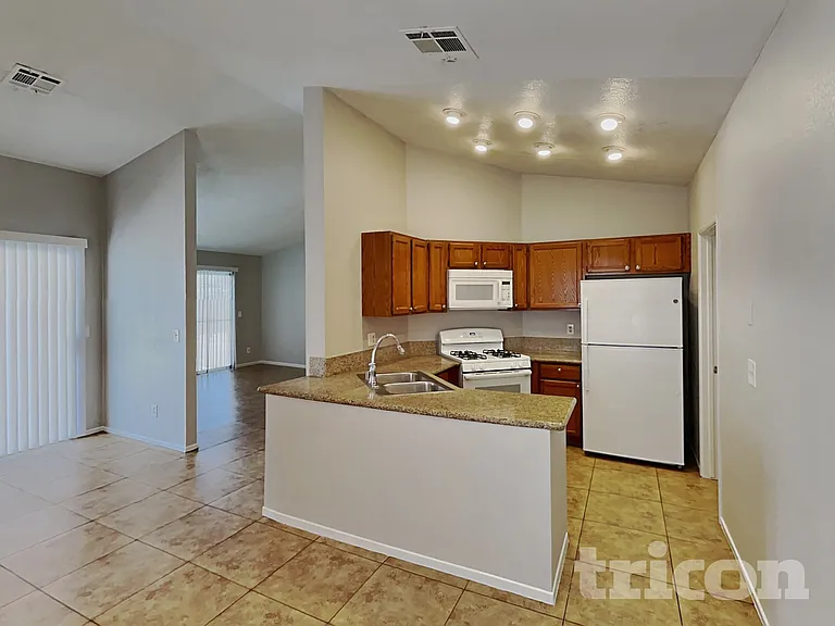 1648 Trish Ln — Photo 6