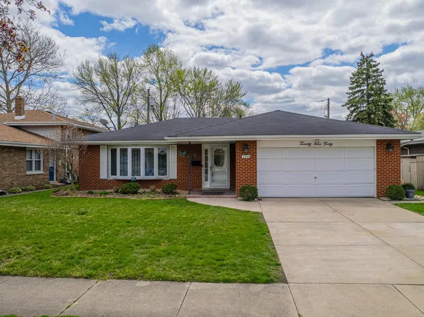 2940 41st St, Highland, IN 46322