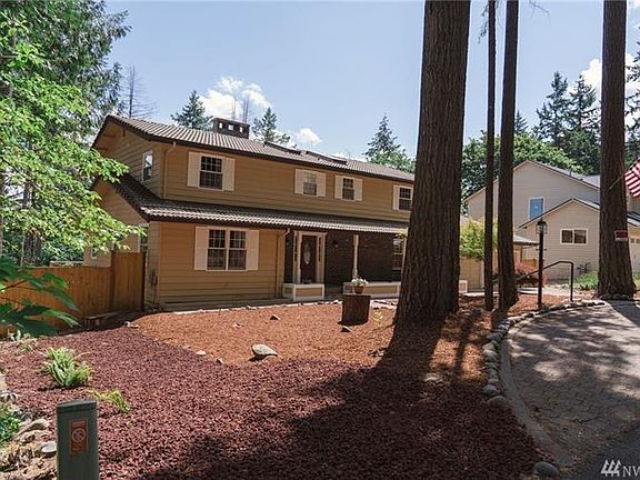 2nd image of 2132 Lakemoor Dr SW
