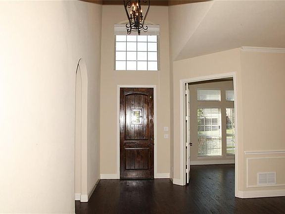 3rd image of 2025 Menominee Dr