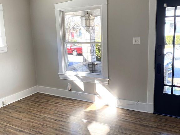4th image of 608 E Brandeis Ave