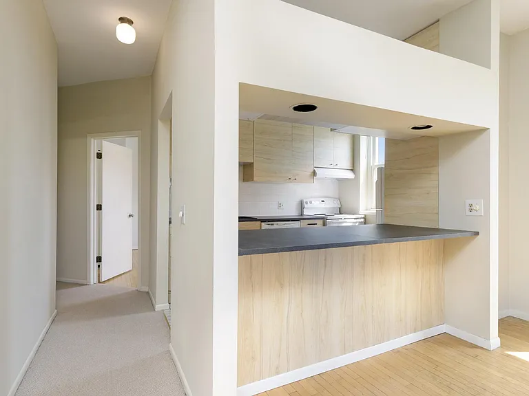 2421 Emerson Ave S #107 — Photo 22