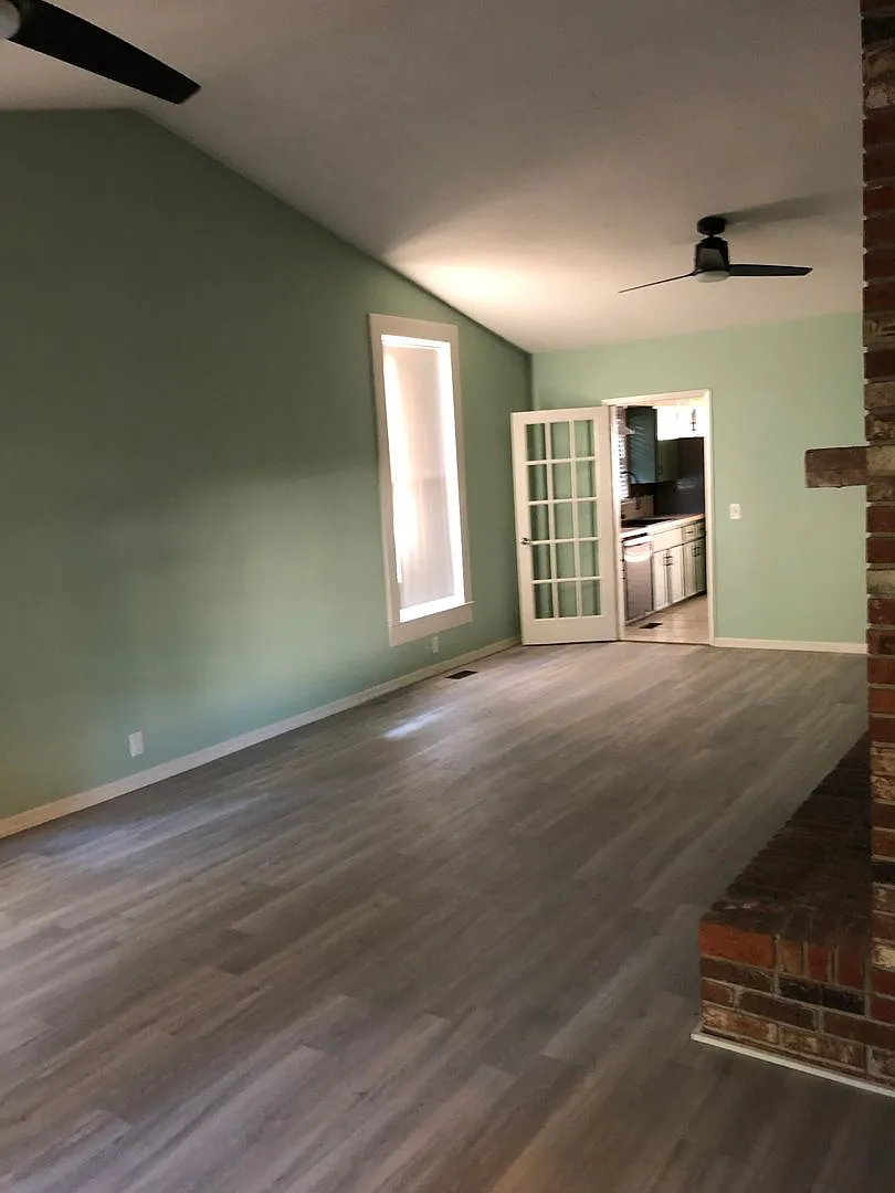 Spacious Three Bedroom, Two Bath Home — Photo 4