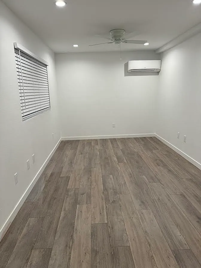 Studio, 225 sqft, $1,250 — Photo 2