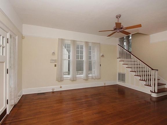 2nd image of 2763 Oak St