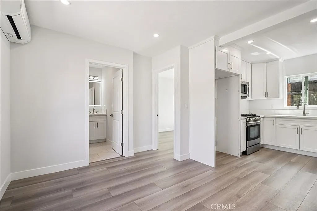 1 bed, 480 sqft, $2,100 — Photo 3