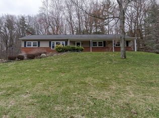 50 Appletree Ln, Clifton Park, NY 12065