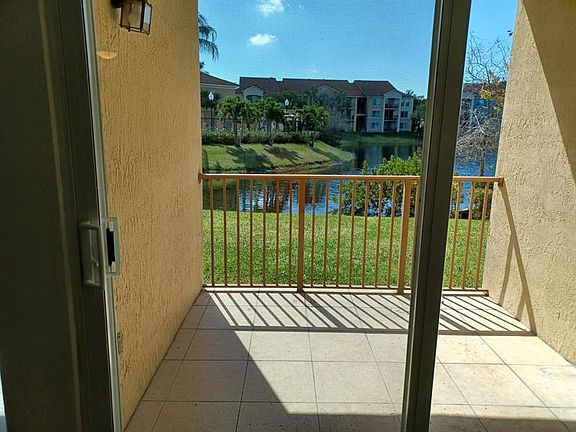 3rd image of 408 Villa Cir