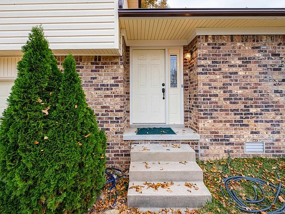3rd image of 801 Autumnbrook Cir