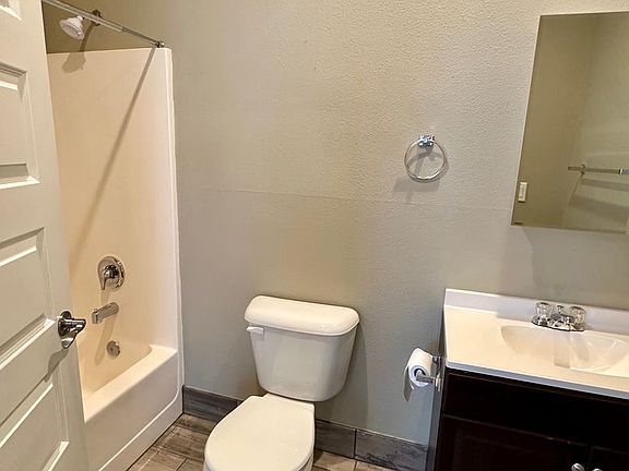 4th image of 117 S Yolo St APT 4