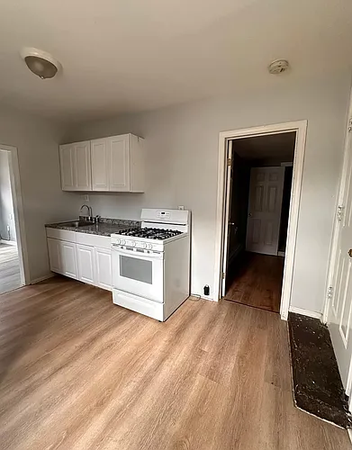 40 Albion Ave #1 Photo 1