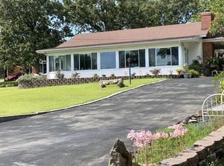 5 Walnut Ln, Kimberling City, MO 65686
