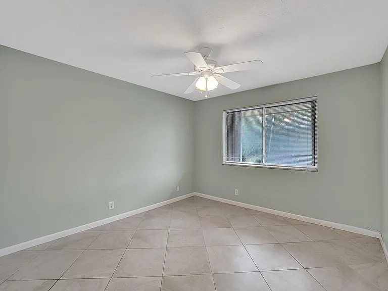 1250 Miami Rd #11 — Photo 24