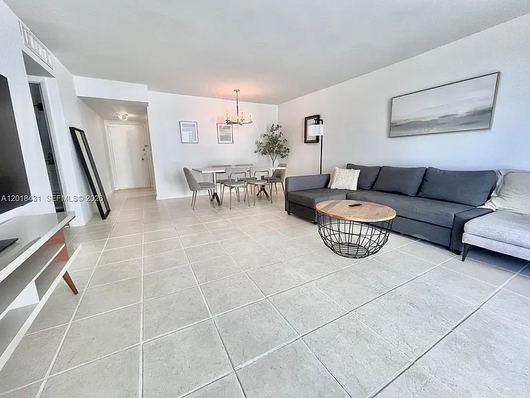 5838 Collins Ave #2D — Photo 2