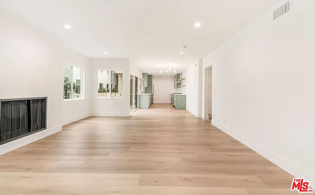 1 bed, 1.0 bath, 1000 sqft, $3,995 — Photo 2