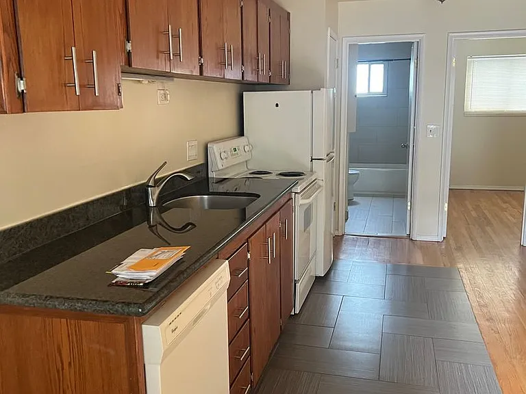 The Thunderbird Apartments — Photo 6