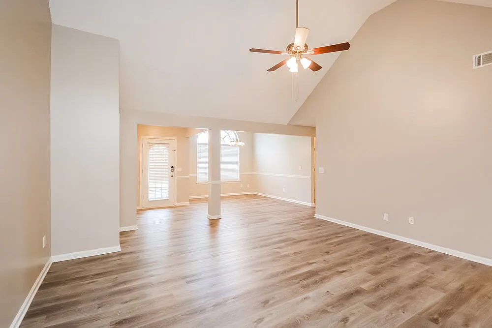 3 bed, 2.0 bath, 1515 sqft, $2,580 — Photo 4
