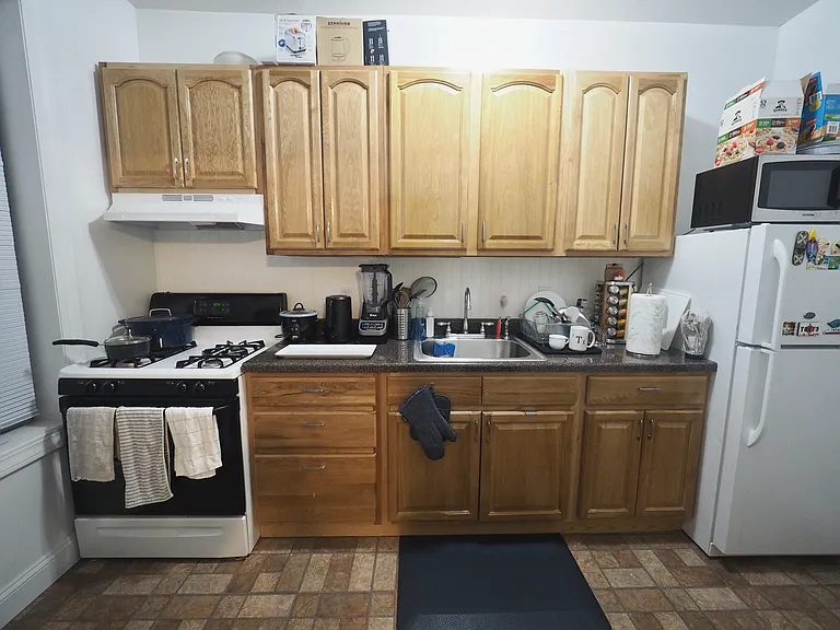 25-21 23rd St #3R — Photo 3