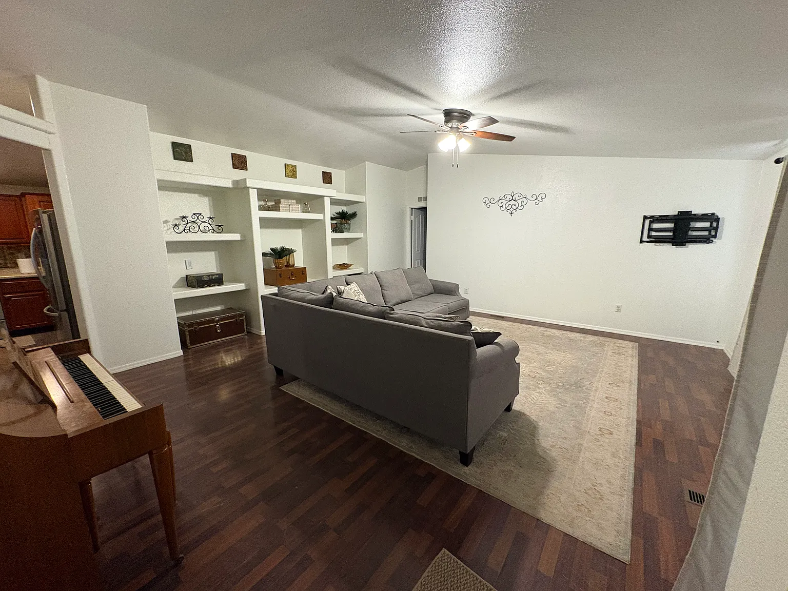 4 bed, 2049 sqft, $1,850 — Photo 4