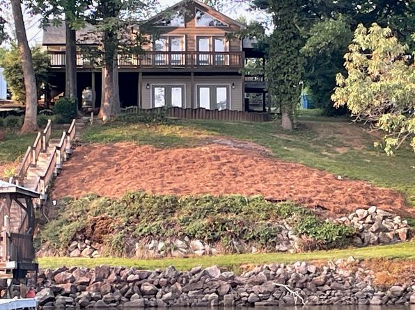 7095 Wateredge Dr, Sherrills Ford, NC 28673