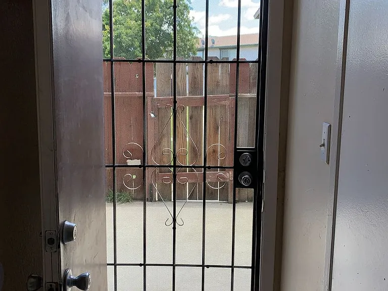 Micheli Court Apartments — Photo 15