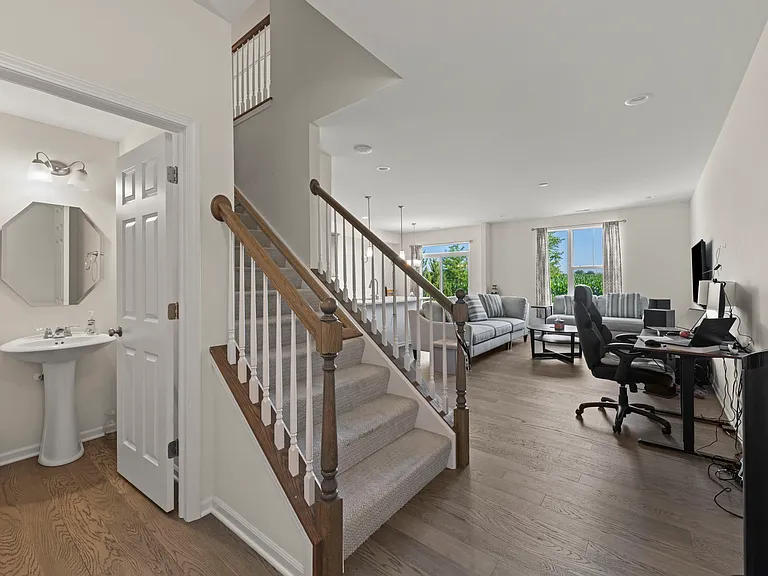 4200 Calder Ln — Photo 3
