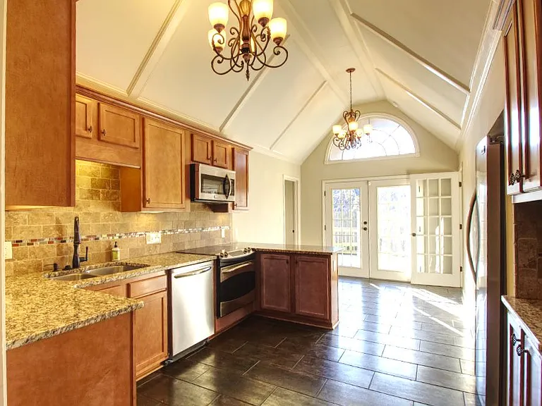 2220 Lenox Rd NE — Photo 9
